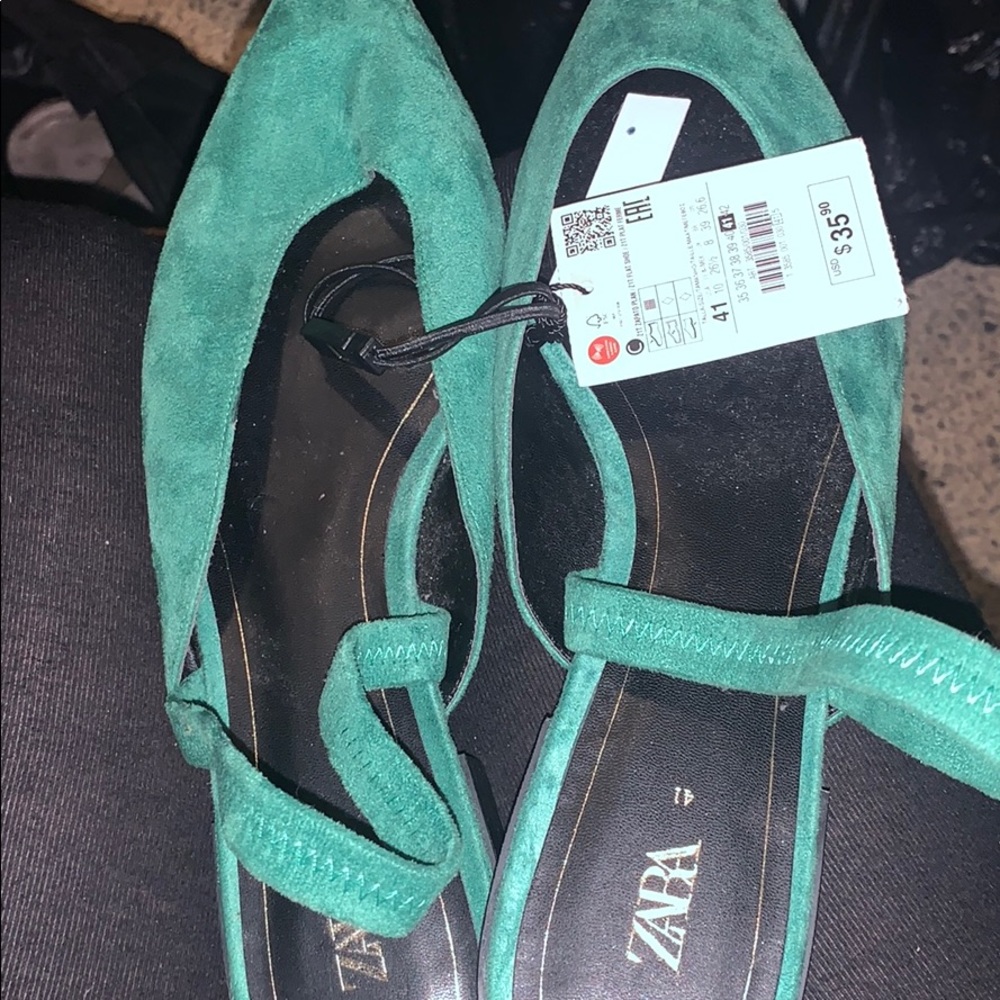 Green closed toe mule with strap